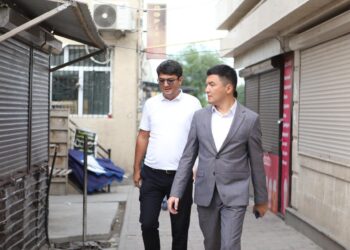 «ТАЗА ҚАЗАҚСТАН»: ТҮРКІСТАННЫҢ ОРТАЛЫҚ БАЗАРЫНДА ТАЗАЛЫҚ ЖҰМЫСТАРЫ КҮШЕЙТІЛДІ