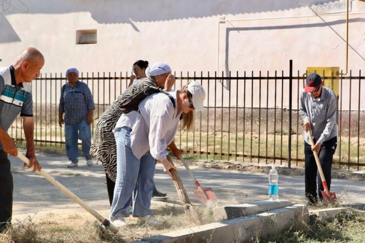 «ТАЗА ҚАЗАҚСТАН» ТҮРКІСТАНДА АЛТЫ ЖАСТАҒЫ БАЛАДАН АЛПЫСТАҒЫ ҚАРТҚА ДЕЙІН ТАЗАЛЫҚ ЖҰМЫСТАРЫНА АТСАЛЫСУДА