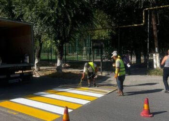 ТҮРКІСТАН: МЕКТЕПТЕР МАҢЫНДАҒЫ ЖАЯУ ЖҮРГІНШІЛЕР ЖОЛАҒЫ ЖАҢАРТЫЛУДА