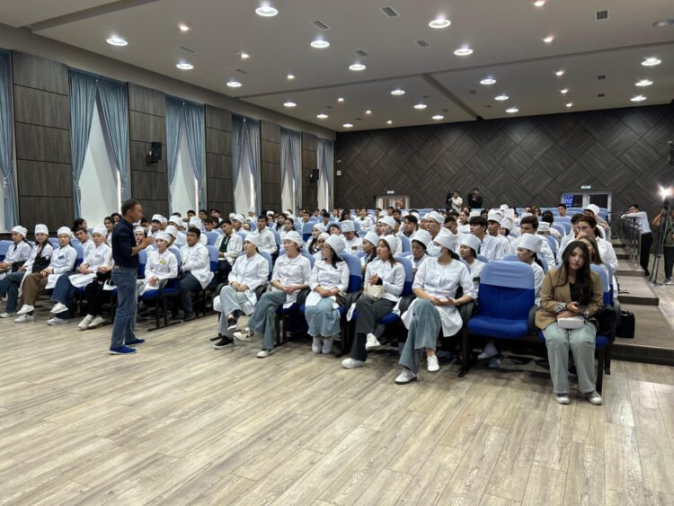 «ЭНЕРГЕТИКА – АДАМЗАТТЫҢ БОЛАШАҒЫ»: СТУДЕНТТЕР АРАСЫНДА МАҢЫЗДЫ КЕЗДЕСУ ӨТТІ