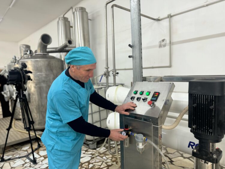 АРЫСТА 50 МЫҢ БАСҚА АРНАЛҒАН МАЛ БОРДАҚЫЛАУ АЛАҢЫ САЛЫНЫП ЖАТЫР