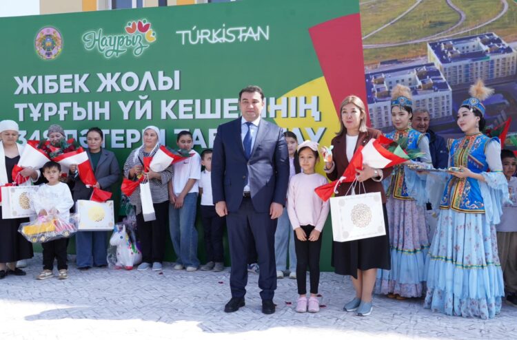 ҰЛЫСТЫҢ ҰЛЫ КҮНІ ҚАРСАҢЫНДА ТҮРКІСТАНДА ТАҒЫ 348 ОТБАСЫ ҚОНЫС ТОЙЫН ТОЙЛАДЫ