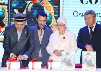 ТҮРКІСТАН: БЕКЗАТ САТТАРХАНОВ ТУРАЛЫ «ЖАРҚ ЕТІП СӨНГЕН 20 ЖАС» КІТАБЫНЫҢ ТҰСАУКЕСЕРІ ӨТТІ