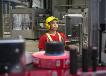 Президент жаңадан ашылған Coca-Cola Içecek Kazakhstan зауытына барды