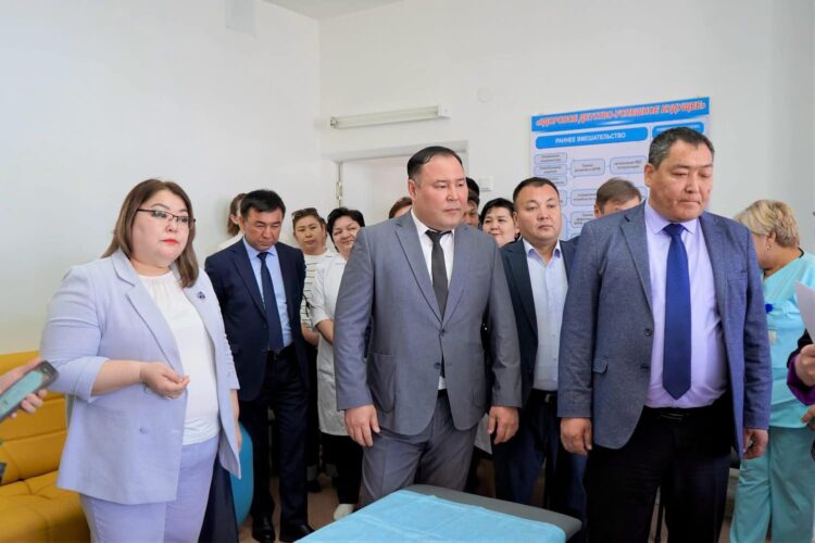 ТҮРКІСТАН: БЕКЗАТ САТТАРХАНОВ ТУРАЛЫ «ЖАРҚ ЕТІП СӨНГЕН 20 ЖАС» КІТАБЫНЫҢ ТҰСАУКЕСЕРІ ӨТТІ