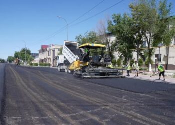 ТҮРКІСТАН ҚАЛАСЫНДА ЖОЛ ЖӨНДЕУ ЖҰМЫСТАРЫ ҚАРҚЫНДЫ ЖҮРІП ЖАТЫР