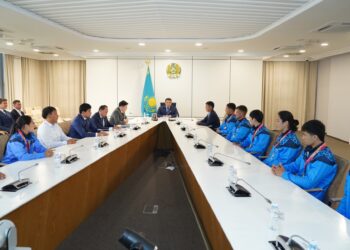 ТҮРКІСТАН ОБЛЫСЫНЫҢ ӘКІМІ АЗИЯ ЧЕМПИОНДАРЫНА ҚҰРМЕТ КӨРСЕТТІ