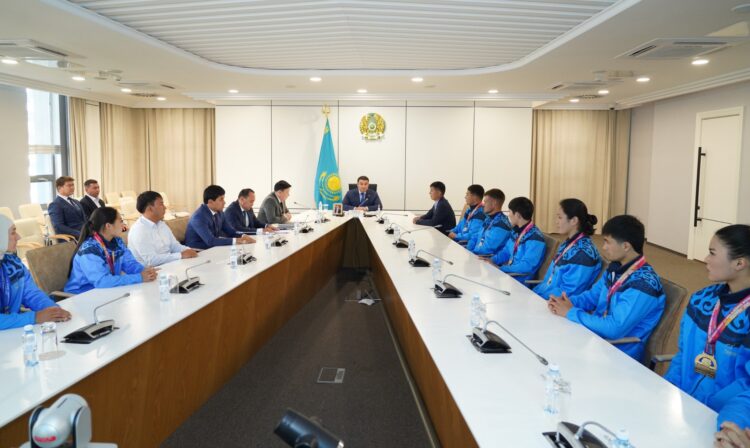 ТҮРКІСТАН ОБЛЫСЫНЫҢ ӘКІМІ АЗИЯ ЧЕМПИОНДАРЫНА ҚҰРМЕТ КӨРСЕТТІ