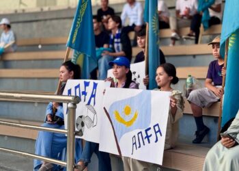 Түркістан жастары ұлттық құраманы қолдады!