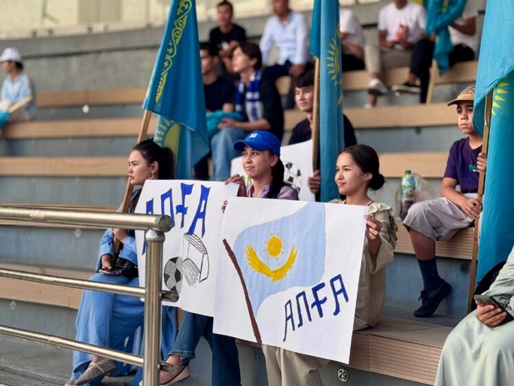 Түркістан жастары ұлттық құраманы қолдады!