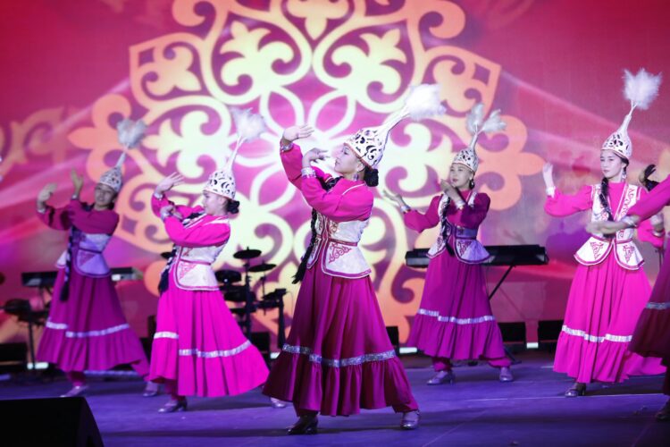 ОТЫРАРЛЫҚТАР «ӨНЕРЛІ ӨЛКЕНІҢ» КЕЛЕСІ КЕЗЕҢІНЕ ЖОЛДАМА АЛДЫ