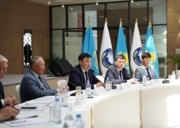 ТҮРКІСТАНДА ӘКЕЛЕР КҮНІНЕ ОРАЙ ОБЛЫСТЫҚ АРДАГЕРЛЕР КЕҢЕСІНІҢ КЕҢЕЙТІЛГЕН ТӨРАЛҚА МӘЖІЛІСІ ӨТТІ