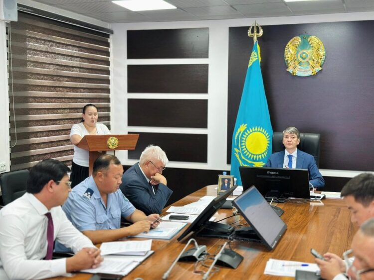 САЙРАМДА ӨТКЕН ЖИЫНДА ҚОҒАМДАҒЫ ӨЗЕКТІ МӘСЕЛЕЛЕР ҚАРАЛДЫ