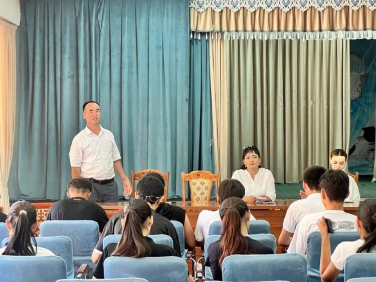 САРЫАҒАШТА МЕКТЕП ТҮЛЕКТЕРІНЕ БАҒЫТ-БАҒДАР БЕРУ ЖҰМЫСТАРЫ ЖҮРГІЗІЛДІ