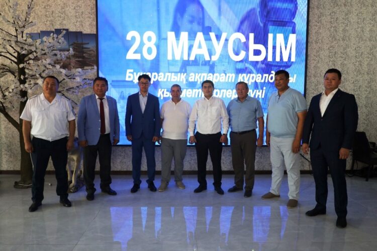 ТӨЛЕБИ ӘКІМІ БҰҚАРАЛЫҚ АҚПАРАТ ҚҰРАЛДАРЫ ӨКІЛДЕРІН МАРАПАТТАДЫ