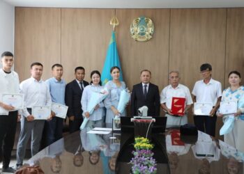 САРЫАҒАШ: АУДАН ӘКІМІ БАҚ ҚЫЗМЕТКЕРЛЕРІН ҚҰТТЫҚТАДЫ