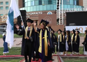 ТҮРКІСТАНДА ЖОҒАРЫ ОҚУ ОРНЫНЫҢ ҮЗДІК ТҮЛЕКТЕРІНЕ ДИПЛОМ ТАБЫСТАЛДЫ