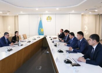 ТҮРКІСТАН ОБЛЫСЫНЫҢ ӘКІМІ «САМҰРЫҚ-ЭНЕРГО» АҚ БАСҚАРМА ТӨРАҒАСЫМЕН ЖЭК ЖОБАСЫН ІСКЕ АСЫРУ МӘСЕЛЕСІН ТАЛҚЫЛАДЫ