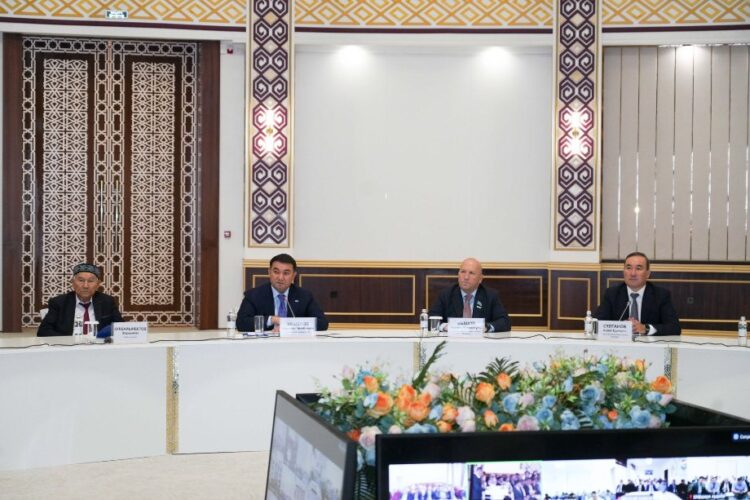 ТҮРКІСТАНДАҒЫ АЛЫП КИІЗ ҮЙДЕ САММИТ ҚОРЫТЫНДЫСЫ МЕН ӨҢІР ЭКОНОМИКАСЫ КЕҢІНЕН ТАЛҚЫЛАНДЫ