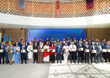 ТҮРКІСТАНДА ТҮРКІ МЕМЛЕКЕТТЕРІ ҰЙЫМЫНЫҢ БЕЙРЕСМИ САММИТІН ӨТКІЗУГЕ ЕҢБЕК СІҢІРГЕН АЗАМАТТАРҒА ҚҰРМЕТ КӨРСЕТІЛДІ