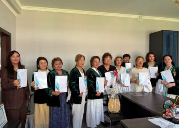 Ұлттық домбыра күні Шымкентте дүниеге келген сәбилерге құрмет көрсетілді